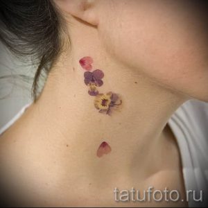 Фото тату анютины глазки для статьи про значение татуировки - tatufoto.ru - 44