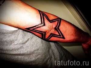 Фото тату звезды на локтях для статьи про значение рисунка татуировки - tatufoto.ru - 4