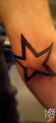 Фото тату звезды на локтях для статьи про значение рисунка татуировки — tatufoto.ru — 11