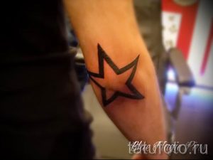 Фото тату звезды на локтях для статьи про значение рисунка татуировки - tatufoto.ru - 11