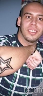 Фото тату звезды на локтях для статьи про значение рисунка татуировки — tatufoto.ru — 12