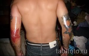 Фото тату звезды на локтях для статьи про значение рисунка татуировки - tatufoto.ru - 23