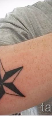Фото тату звезды на локтях для статьи про значение рисунка татуировки — tatufoto.ru — 28