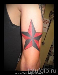 Фото тату звезды на локтях для статьи про значение рисунка татуировки - tatufoto.ru - 32