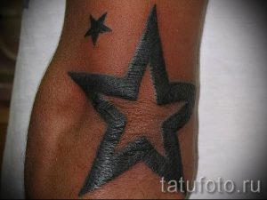 Фото тату звезды на локтях для статьи про значение рисунка татуировки - tatufoto.ru - 36