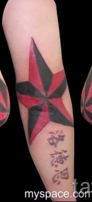 Фото тату звезды на локтях для статьи про значение рисунка татуировки — tatufoto.ru — 44