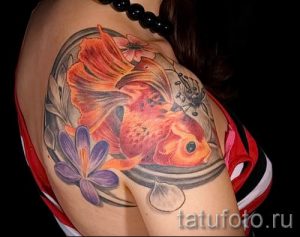 Фото тату золотая рыбка для статьи про значение рисунка татуировки - tatufoto.ru - 3