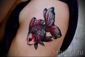 Фото тату золотая рыбка для статьи про значение рисунка татуировки - tatufoto.ru - 5