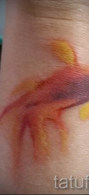 Фото тату золотая рыбка для статьи про значение рисунка татуировки — tatufoto.ru — 15