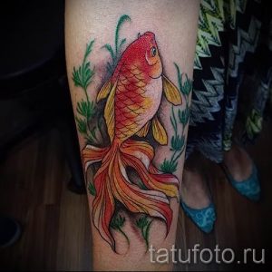 Фото тату золотая рыбка для статьи про значение рисунка татуировки - tatufoto.ru - 16