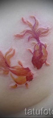 Фото тату золотая рыбка для статьи про значение рисунка татуировки — tatufoto.ru — 22