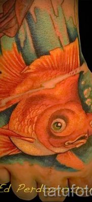 Фото тату золотая рыбка для статьи про значение рисунка татуировки — tatufoto.ru — 29