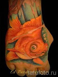 Фото тату золотая рыбка для статьи про значение рисунка татуировки - tatufoto.ru - 29
