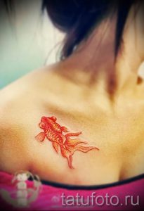 Фото тату золотая рыбка для статьи про значение рисунка татуировки - tatufoto.ru - 30