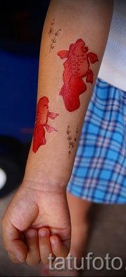 Фото тату золотая рыбка для статьи про значение рисунка татуировки — tatufoto.ru — 37