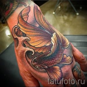 Фото тату золотая рыбка для статьи про значение рисунка татуировки - tatufoto.ru - 48
