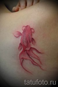 Фото тату золотая рыбка для статьи про значение рисунка татуировки - tatufoto.ru - 50