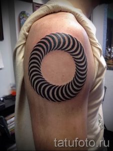 Фото тату круг для статьи про значение татуировки с кругом - tatufoto.ru - 7