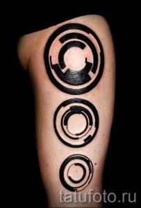 Фото тату круг для статьи про значение татуировки с кругом - tatufoto.ru - 39