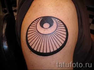 Фото тату круг для статьи про значение татуировки с кругом - tatufoto.ru - 47