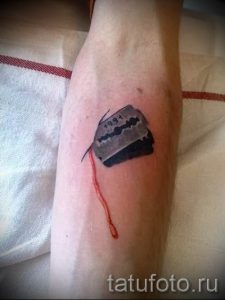 Фото тату лезвие - примеры для статьи про значение лезвия в тату - tatufoto.ru - 43