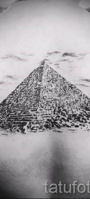 Фото тату пирамида для статьи про значение татуировки с пирамидой — tatufoto.ru — 1