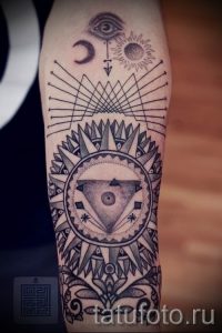 Фото тату пирамида для статьи про значение татуировки с пирамидой - tatufoto.ru - 2
