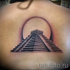 Фото тату пирамида для статьи про значение татуировки с пирамидой - tatufoto.ru - 7
