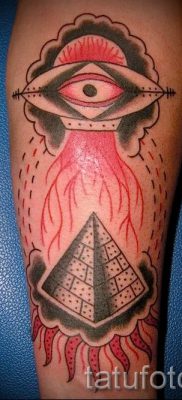 Фото тату пирамида для статьи про значение татуировки с пирамидой — tatufoto.ru — 12