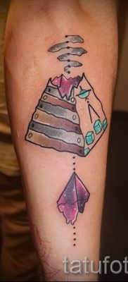 Фото тату пирамида для статьи про значение татуировки с пирамидой — tatufoto.ru — 14