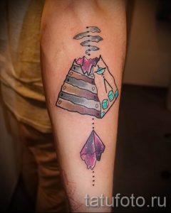 Фото тату пирамида для статьи про значение татуировки с пирамидой - tatufoto.ru - 14