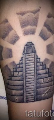 Фото тату пирамида для статьи про значение татуировки с пирамидой — tatufoto.ru — 22