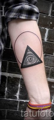 Фото тату пирамида для статьи про значение татуировки с пирамидой — tatufoto.ru — 27