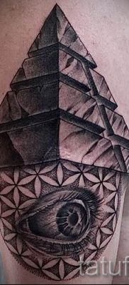 Фото тату пирамида для статьи про значение татуировки с пирамидой — tatufoto.ru — 44