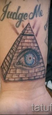 Фото тату пирамида для статьи про значение татуировки с пирамидой — tatufoto.ru — 46