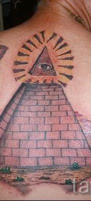 Фото тату пирамида для статьи про значение татуировки с пирамидой — tatufoto.ru — 49