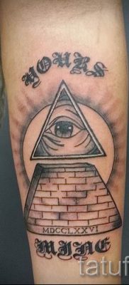 Фото тату пирамида для статьи про значение татуировки с пирамидой — tatufoto.ru — 51