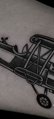 Фото тату самолет для статьи про значение татуировки с самолет — tatufoto.ru — 15