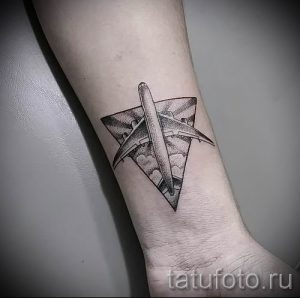 Фото тату самолет для статьи про значение татуировки с самолет - tatufoto.ru - 16