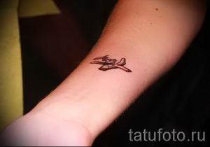 Фото тату самолет для статьи про значение татуировки с самолет - tatufoto.ru - 33