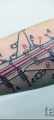 Фото тату самолет для статьи про значение татуировки с самолет — tatufoto.ru — 34