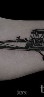 Фото тату самолет для статьи про значение татуировки с самолет — tatufoto.ru — 57