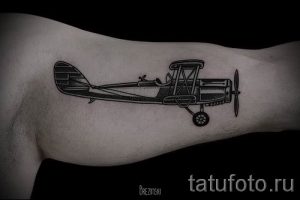 Фото тату самолет для статьи про значение татуировки с самолет - tatufoto.ru - 57