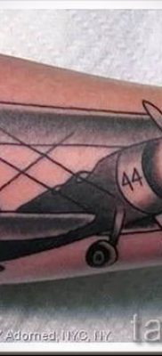 Фото тату самолет для статьи про значение татуировки с самолет — tatufoto.ru — 67