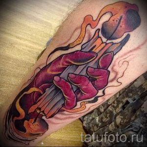 Фото тату свеча для статьи про значение татуировки со свечей - tatufoto.ru - 5