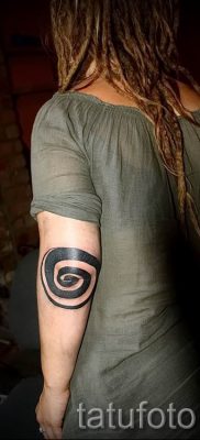 Фото тату спираль для статьи про значение татуировки с этим рисунком — tatufoto.ru — 35