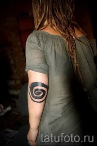 Фото тату спираль для статьи про значение татуировки с этим рисунком - tatufoto.ru - 35
