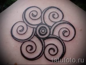 Фото тату спираль для статьи про значение татуировки с этим рисунком - tatufoto.ru - 51