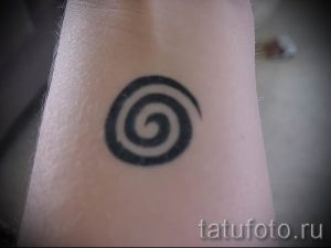 Фото тату спираль для статьи про значение татуировки с этим рисунком - tatufoto.ru - 63