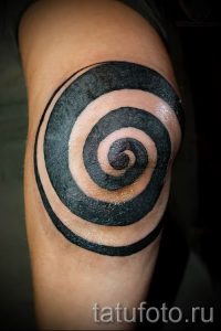 Фото тату спираль для статьи про значение татуировки с этим рисунком - tatufoto.ru - 66